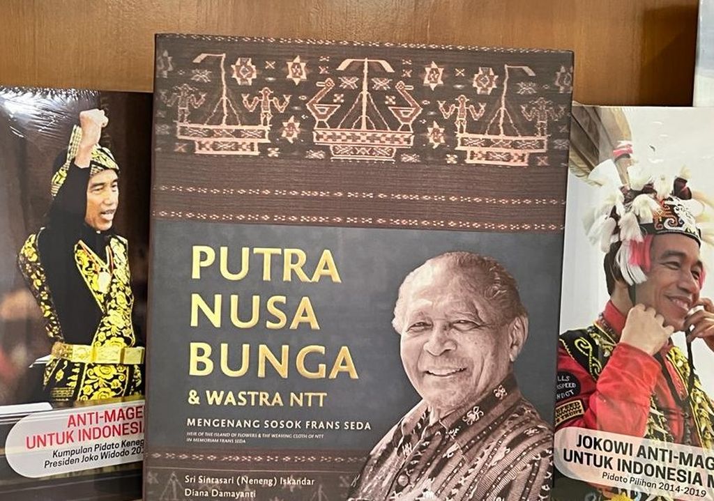 Sampul buku <i>Putra Nusa Bangsa & Wastra NTT: Mengenang Sosok Frans Seda</i> (PBK, 2022) 