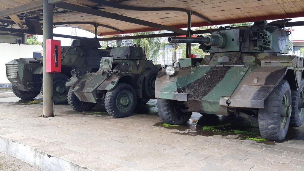 Kendaraan tempur yang berada di depan area Museum Perang Dunia II dan Trikora di Desa Wawama, Kecamatan Morotai Selatan, Kabupaten Pulau Morotai, Maluku Utara, Sabtu (30/7/2022)