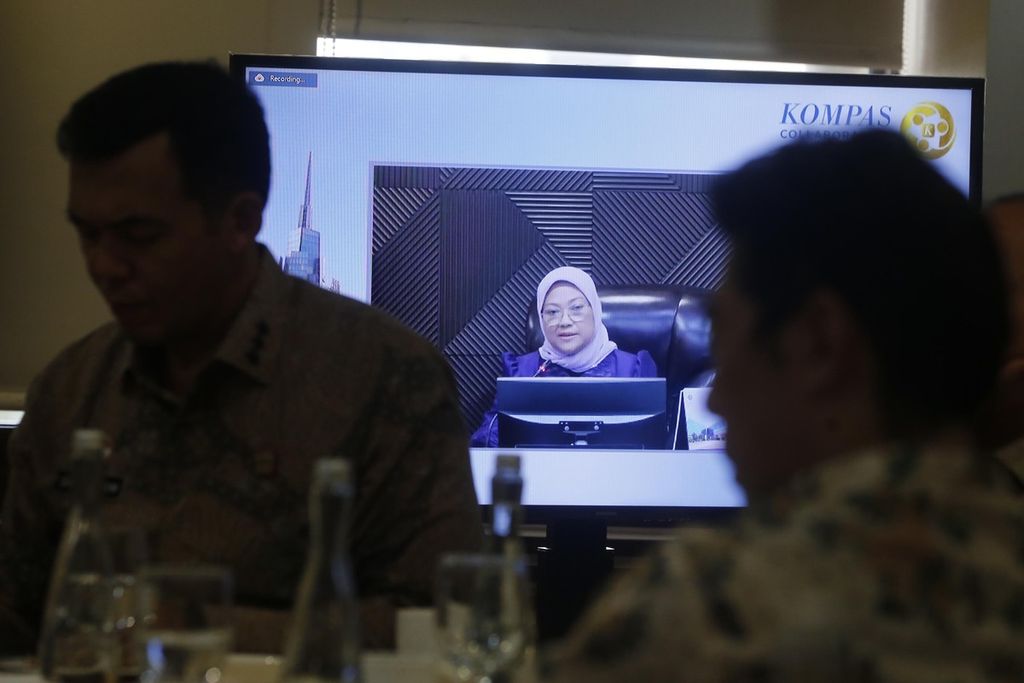 Menteri Ketenagakerjaan Ida Fauziyah menjadi pembicara dalam diskusi Kompas Collaboration Forum di Jakarta, Jumat (3/2/2023). 
