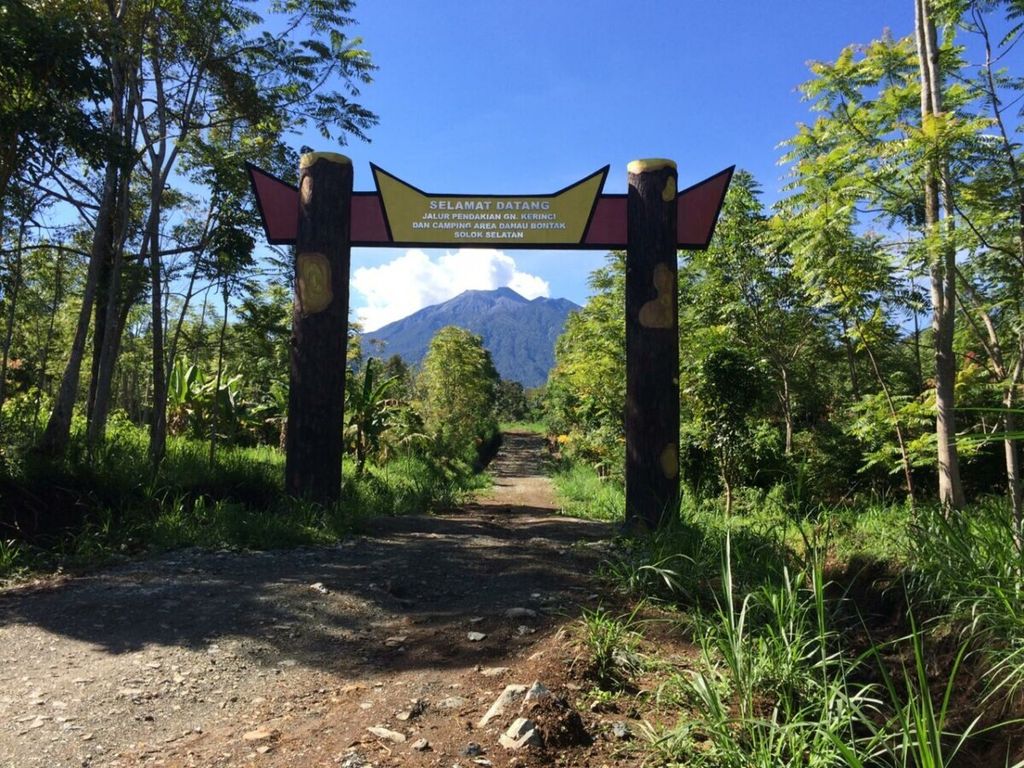 jalur pendakian Gunung Kerinci melalui Bangun Rejo, Kecamatan Sangir, Kabupaten Solok Selatan, Sumatera Barat. Jalur ini merupakan jalur pendakian Gunung Kerinci kedua setelah jalur Kersik Tuo, Kabupaten Kerinci, Jambi.