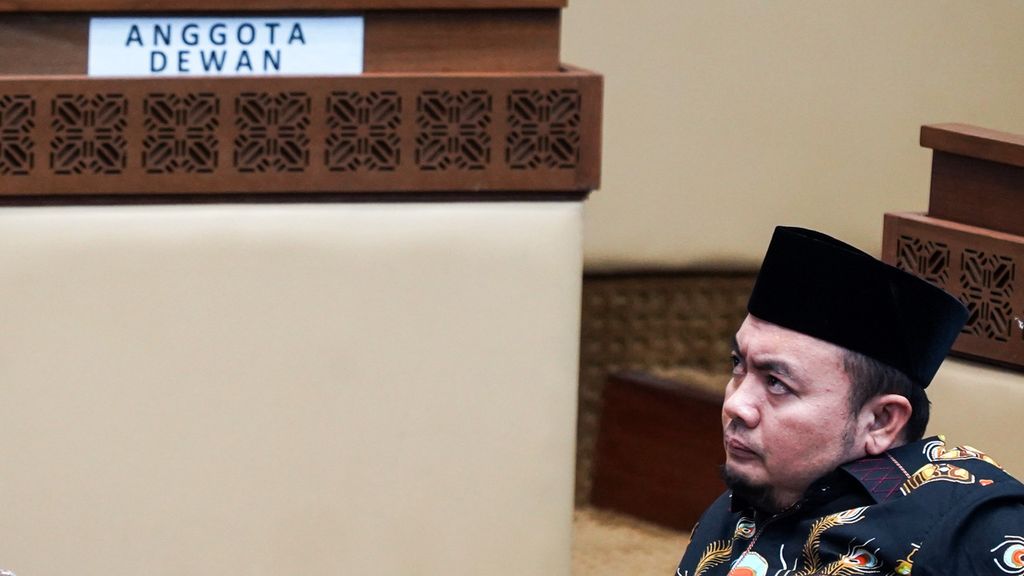 Anggota Komisi Pemilihan Umum, Mochammad Afifuddin, saat mengikuti rapat dengar pendapat antara Badan Pengawas Pemilu (Bawaslu), Komisi Pemilihan Umum (KPU), Dewan Kehormatan Penyelenggara Pemilu (DKPP), dan Perwakilan Kemendagri dengan Komisi II di Ruang Rapat Komisi II DPR, Jakarta, Selasa (15/11/2022). 