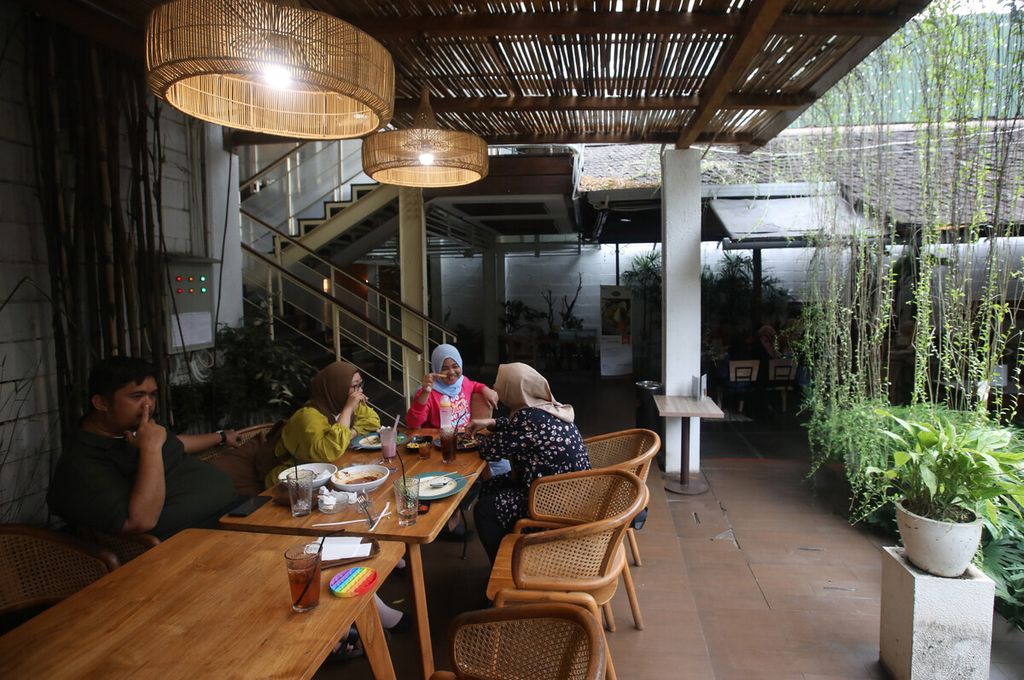 Suasana Restoran Nyonya Rumah di Bandung, Minggu (22/5/2022). 