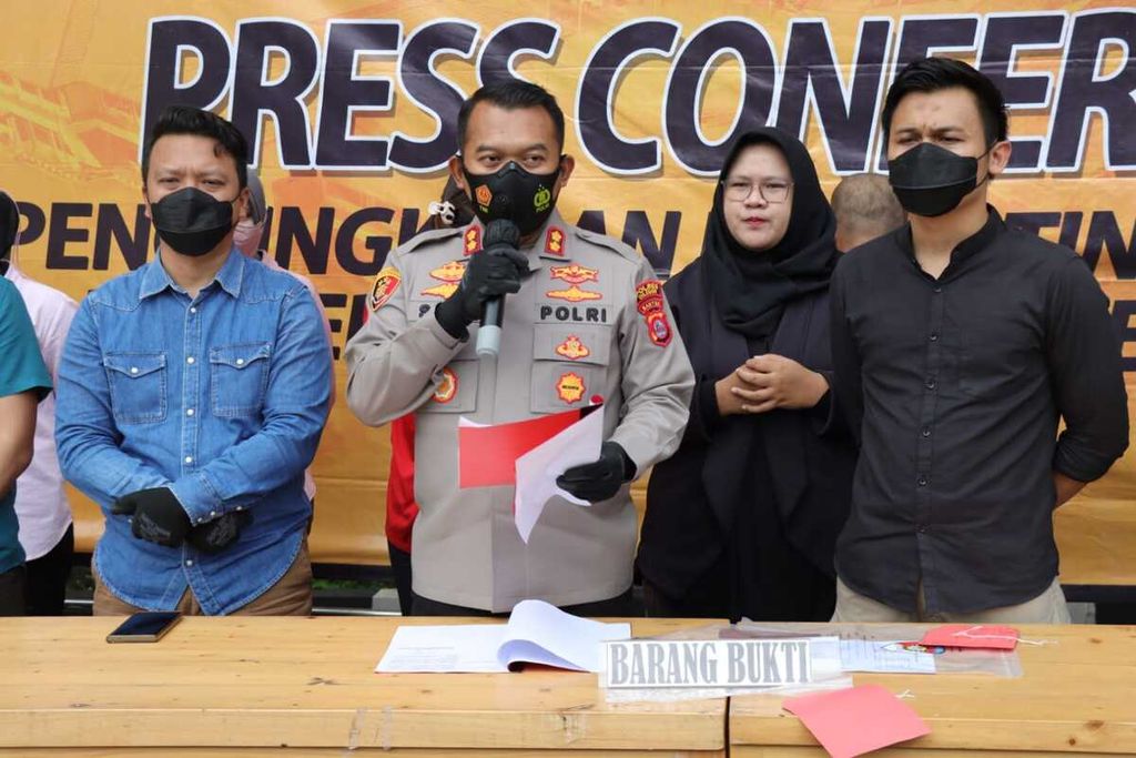 Kepala Polres Cilegon Ajun Komisaris Besar Sigit Haryono dalam konferensi pers di Markas Polres Cilegon, Banten, Rabu (9/3/2022).