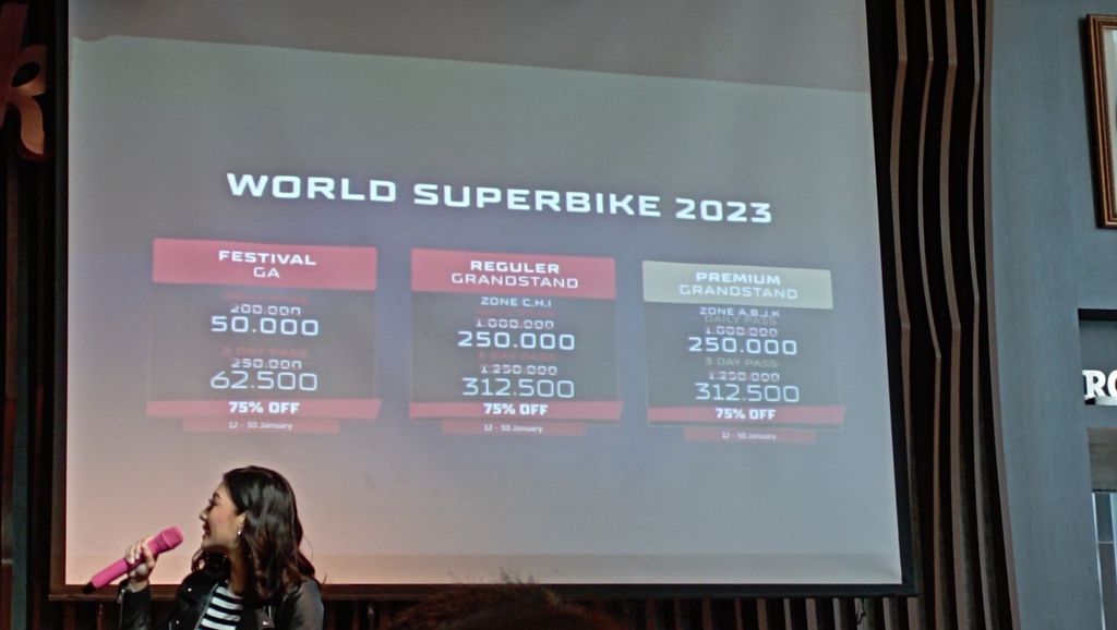 Daftar tiket Kejuaraan Dunia Superbike saat peluncuran Kejuaraan Dunia Superbike seri Indonesia 2023 di Jakarta, Kamis (12/1/2023). MGPA memberikan diskon hingga 75 persen untuk pembelian tiket. Diskon itu berlaku untuk pembelian periode 12-30 Januari.