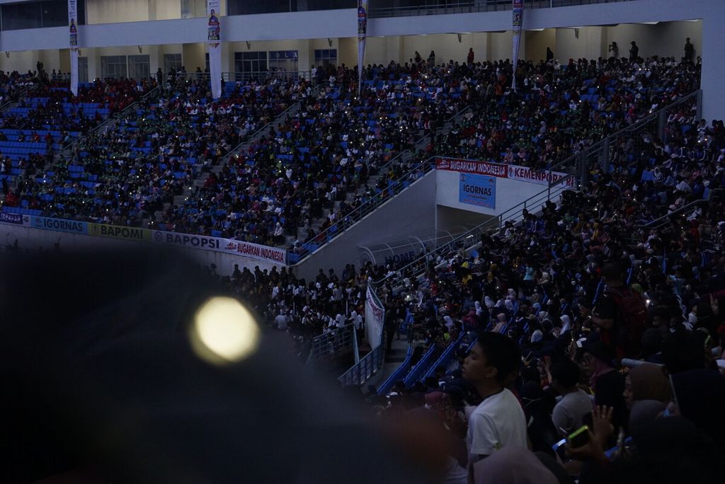 Suasana perayaan puncak Hari Olahraga Nasional Ke-39 yang dihadiri Wakil Presiden Ma'ruf Amin di Stadion Batakan Kota Balikpapan, Kalimantan Timur, Jumat (9/9/2022). Ini merupakan kegiatan Haornas pertama yg dilakukan terbuka selama pandemi di stadion berkapasitas 40.000 orang.