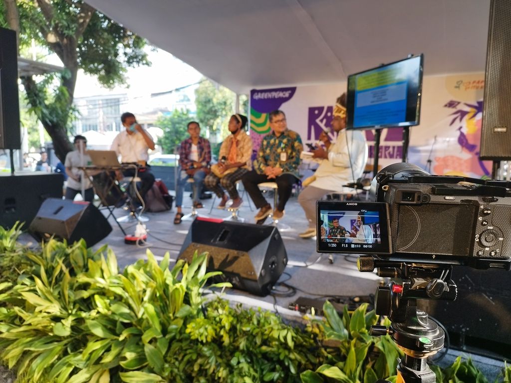 Diskusi mengenai pangan lokal dan kondisi hutan di Papua dalam acara bertajuk "Festival Suara Jernih Papua" di KALA di Kalijaga, Jakarta Selatan, Jumat (17/3/2023).