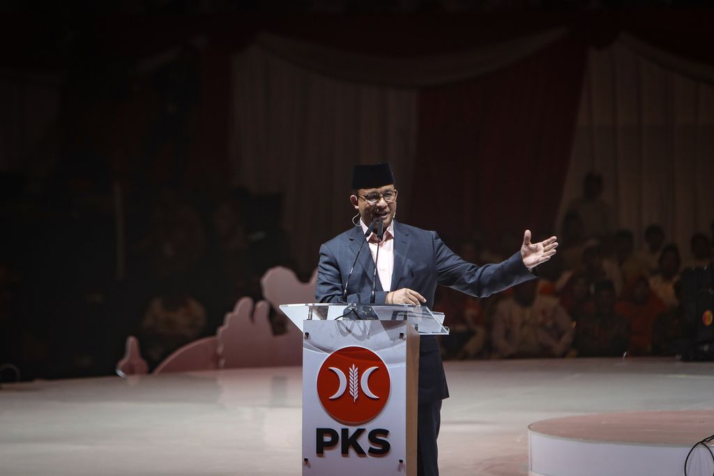 Bakal calon presiden Koalisi Perubahan untuk Persatuan Anies Baswedan menyampaikan sambutan dalam Puncak Milad Ke-21 Partai Keadilan Sejahtera di Istora Senayan, Jakarta, Sabtu (20/5/2023). 