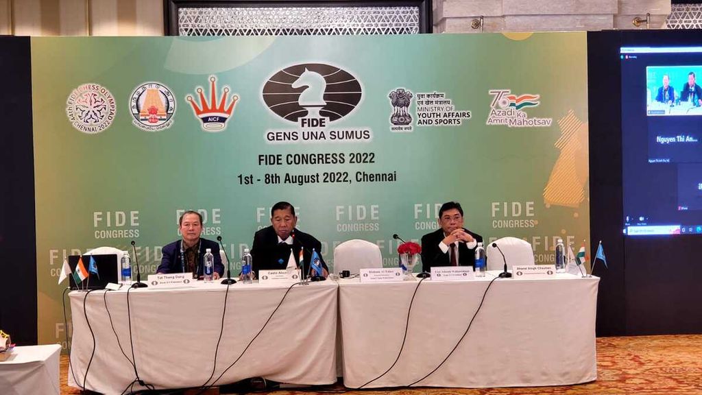 Ketua Umum PB Percasi Utut Adianto (kanan) terpilih secara aklamasi sebagai Presiden Federasi Catur Dunia (FIDE) Zona 3.3 Asia pada Kongres FIDE 2022 di Chennai, India, Jumat (5/8/2022) malam.