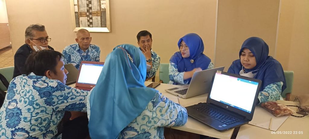 Sejumlah pengurus Ikatan Guru Indonesia (IGI) mengkaji naskah akademik dan RUU Sisdiknas. Sebagai salah satu organisasi profesi guru, IGI bertekad mengawal pembahasan RUU Sisdiknas untuk memastikan pemerintah dan pemerintah daerah menjamin peningkatan kualitas pendidikan nasional, terutama untuk kualitas dan kesejahteraan guru.