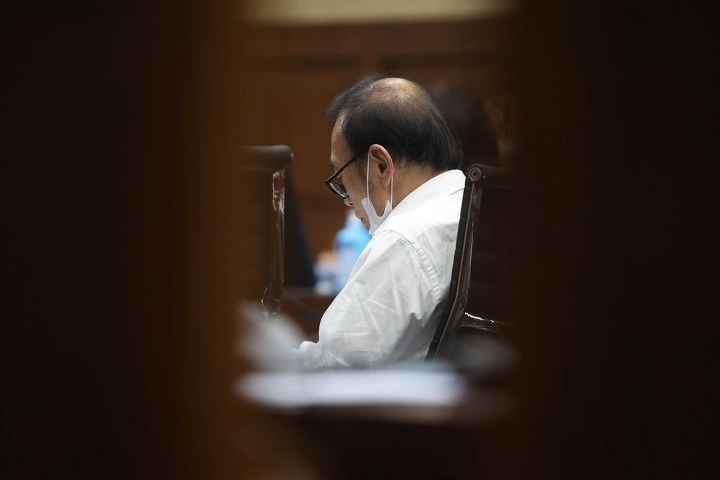 Terdakwa Surya Darmadi menjalani sidang perdana kasus dugaan korupsi perizinan lahan kelapa sawit PT Duta Palma Group di Pengadilan Tindak Pidana Korupsi Jakarta, Kamis (8/9/2022). 