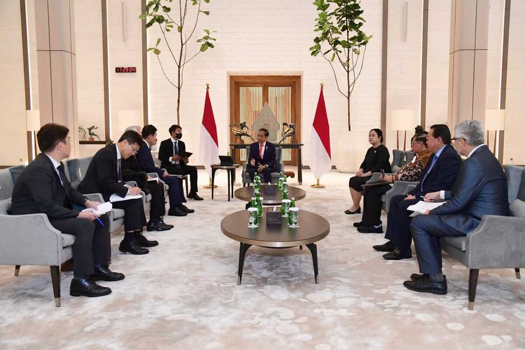 Presiden Joko Widodo melaksanakan pertemuan dengan Ketua Majelis Nasional Korea Selatan (Korsel), Kim Jin-pyo, di Pangkalan TNI AU Halim Perdanakusuma, Jakarta, pada 18 Januari 2023. 