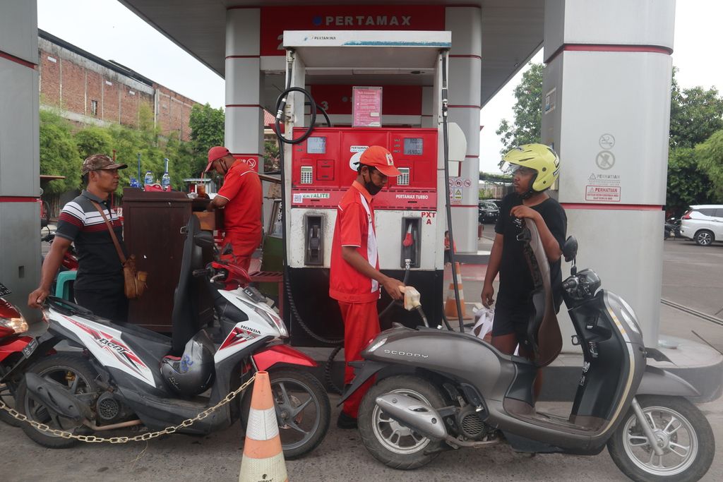 Potret area SPBU Tangkil di Kabupaten Cirebon, Jawa Barat, yang jadi lokasi percobaan pembakaran oleh pria berinisial WO, Kamis (8/9/2022). Polisi memastikan, aksi terduga pelaku itu tidak terkait dengan kenaikan harga bahan bakar minyak.