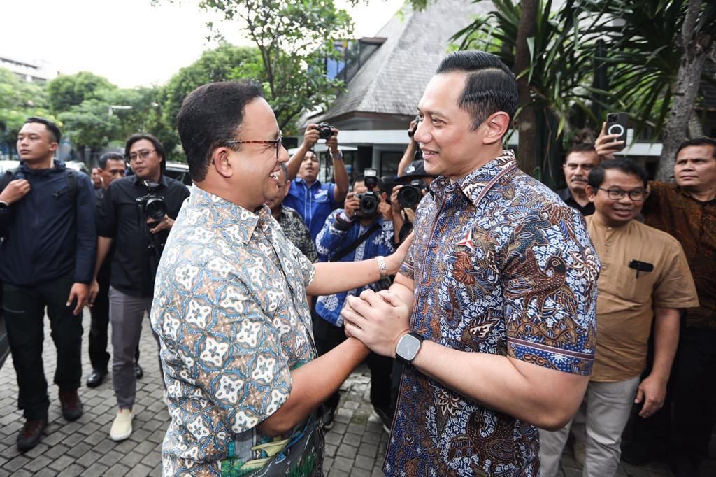 Anies Baswedan dan Tim Kecil Koalisi Perubahan mengunjungi Agus Harimurti Yudhoyono (AHY) di kantor DPP Partai Demokrat, di Jakarta, (2/2/2023).