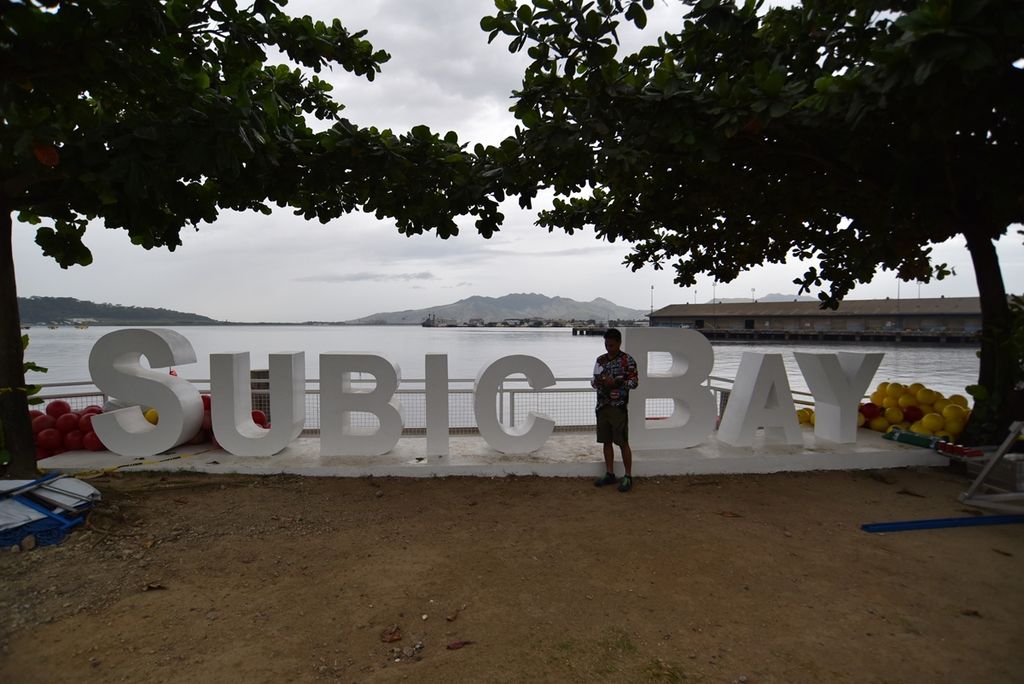 Salah satu sudut di kawasan Teluk Subic, Filipina, pada Desember 2019. Sampai 1992, Amerika Serikat mengoperasi pangkalan laut di tempat ini. Pada November 2022 diungkap, AS akan mengucurkan puluhan juta dollar AS untuk merevitalisasi sejumlah pangkalan militer di Filipina.