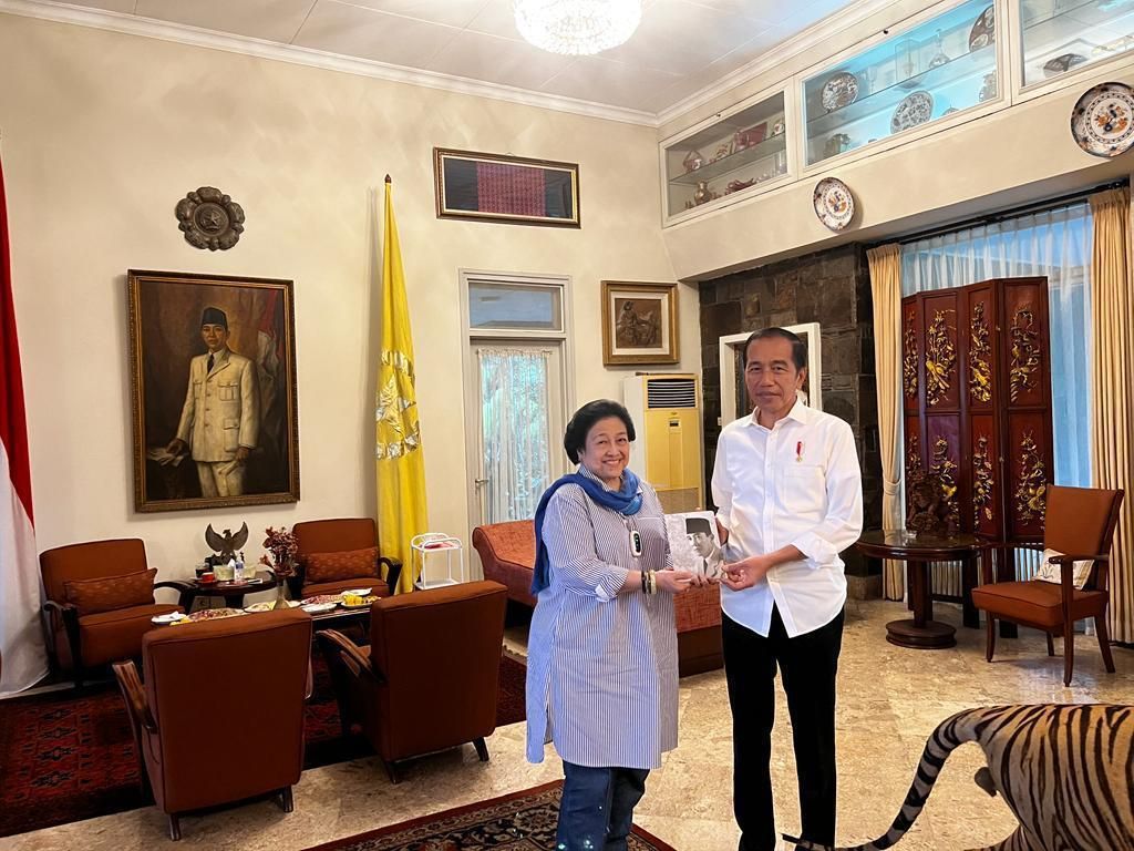 Suasana pertemuan antara Ketua Umum PDI-P Megawati Soekarnoputri dengan Presiden Joko Widodo di Istana Batutulis, Bogor, Jawa Barat, Sabtu (8/10/2022).