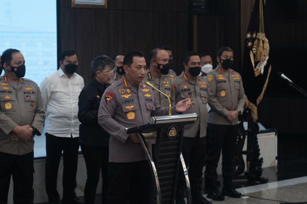 Kapolri Jenderal Listyo Sigit Prabowo, saat memberi keterangan terkait tersangka baru penembakan Brigadir J di Mabes Polri, Selasa (9/8/2022).