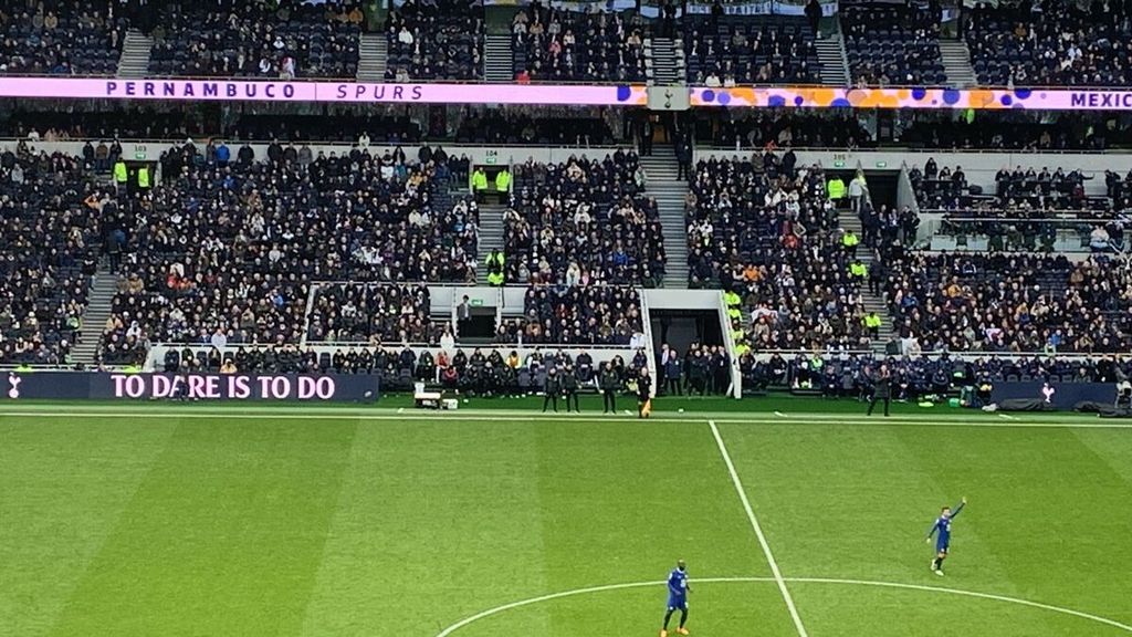 Suasana pertandingan Liga Inggris antara Tottenham Hotspur versus Chelsea terlihat dari royal box Stadion Tottenham Hotspur, London, Inggris, Minggu (26/2/2023) malam WIB. Tuan rumah Spurs menang, 2-0.