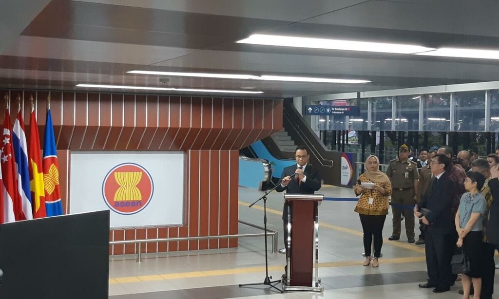 Gubernur DKI Jakarta Anies Baswedan saat meresmikan pergantian nama Stasiun MRT Sisingamangaraja menjadi Stasiun ASEAN, Rabu (10/4/2019).