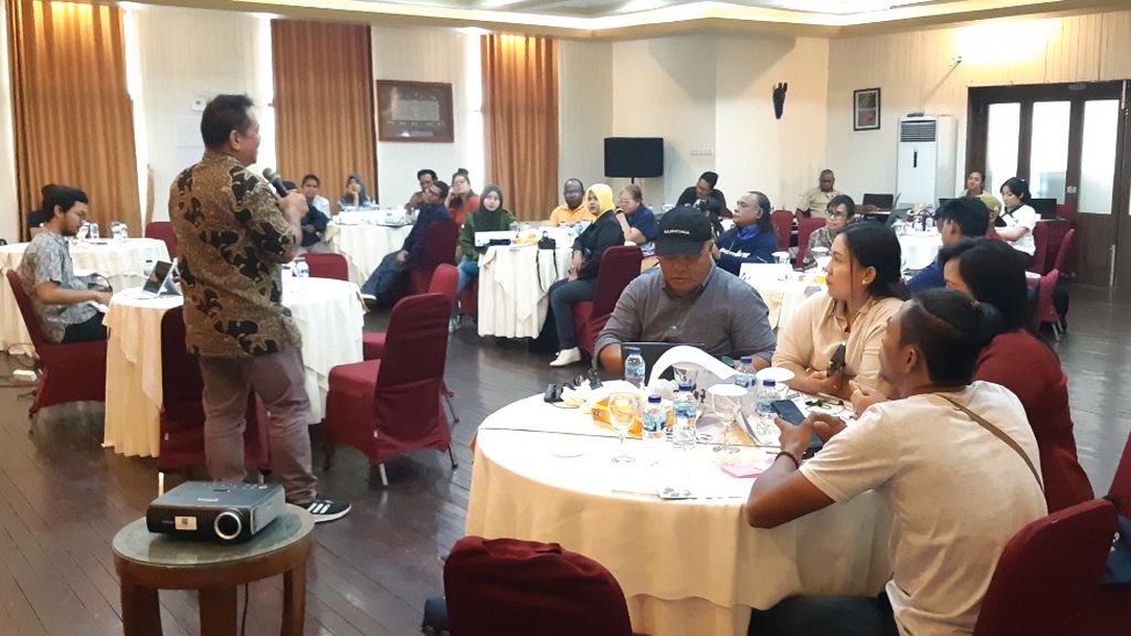 Para jurnalis dalam acara Peningkatan Kapasitas Media USAID Kolaborasi, di Kabupaten Biak Numfor, Papua, Jumat (17/3/2023). Sebanyak 34 jurnalis dari enam provinsi di Papua menjadi peserta pelatihan yang diselenggarakan oleh Wahana Visi Indonesia, INFID, dan Kitong Bisa Foundation ini.