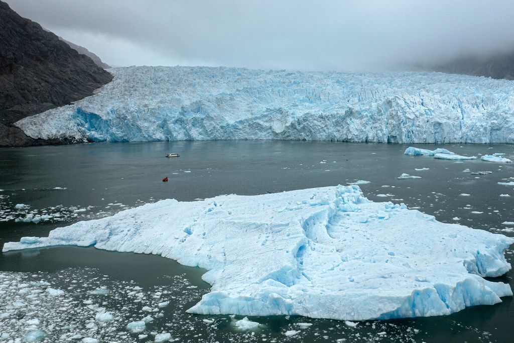 Pemandangan Gletser San Rafael di wilayah Aysen, Chili selatan (13/2/2022). Mencairnya gletser adalah fenomena alam yang dipercepat oleh perubahan iklim secara signifikan, 