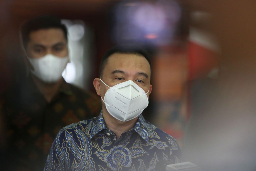 Wakil Ketua DPR, Sufmi Dasco Ahmad saat diwawancarai wartawan di Kompleks Gedung Parlemen, Senayan, Jakarta, Senin (1/2/2021).