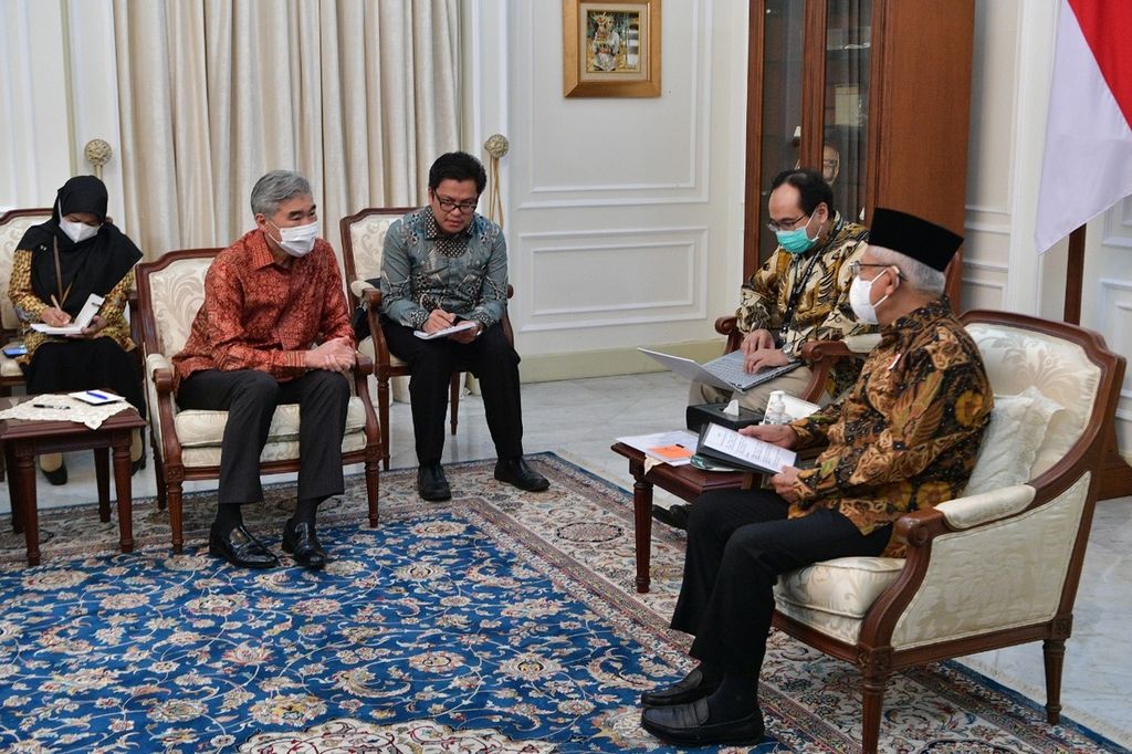 Wakil Presiden Ma'ruf Amin menerima kunjungan kehormatan Duta Besar AS untuk Indonesia, Sung Yong Kim, di Istana Wapres, Jakarta, Selasa (11/10/2022). Dalam pertemuan ini, Wapres mengundang investor AS untuk berpartisipasi dalam pembangunan IKN.