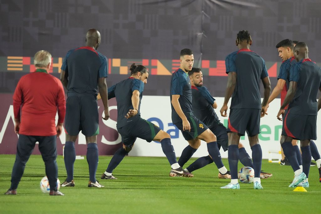 Pemain Portugal berlatih di Shahaniya Sports Club, Qatar, 23 November 2022, sebelum berhadapan dengan Ghana di pertandingan pertama fase Grup H. 