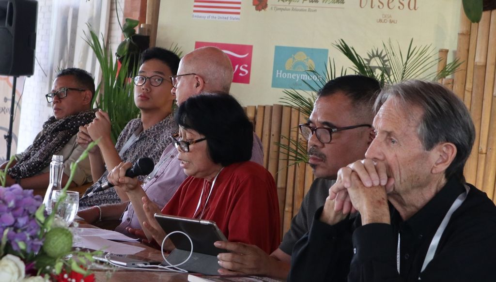 The atmosphere of the panel discussion in the context of the 2019 Ubud Writers and Readers Festival (UWRF) at the Neka Art Museum, Ubud, Gianyar, Thursday (24/10/2019).