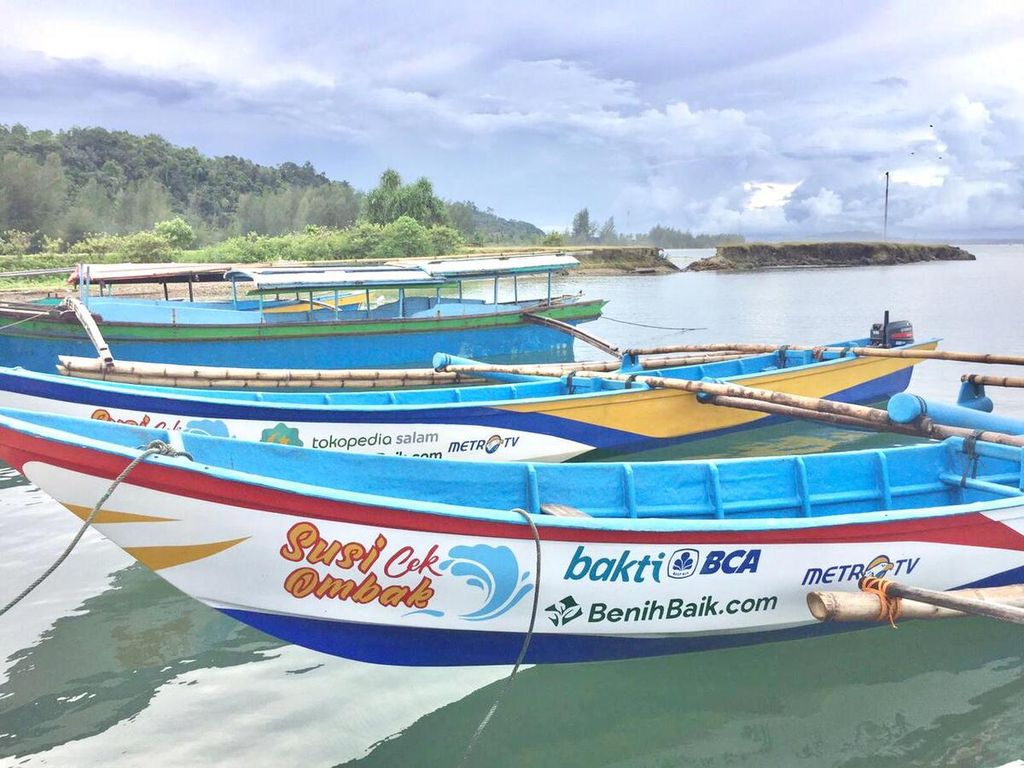 Kapal yang diserahkan Ketua Umum Pandu Laut Nusantara Susi Pudjiastuti untuk Nelayan di Salur, Pulau Simeulue, Aceh.