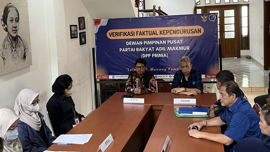 Konteks Proses Pengecekan Fakta Manajemen Tingkat Pusat yang dilakukan KPU di Kantor Pimpinan Pusat Prima di Jakarta pada Sabtu (1/4/2023).  Setelah dinyatakan lolos verifikasi administrasi, Prima melanjutkan ke tahap verifikasi.