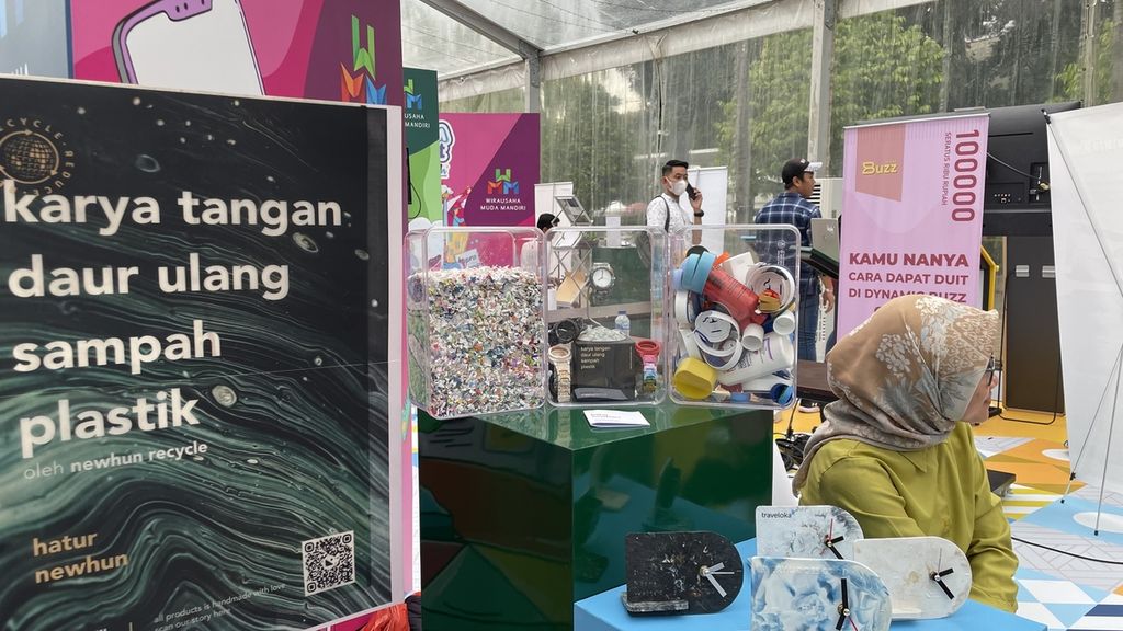 Bisnis berjenama Newhun Recycle menjadi salah satu peserta yang memamerkan usaha berprinsip lingkungan, sosial, dan tata kelola yang baik atau ESG dalam Wirausaha Muda Mandiri 2022 yang digelar di Plaza Barat Gelora Bung Karno, Jakarta, Sabtu (10/12/2022).