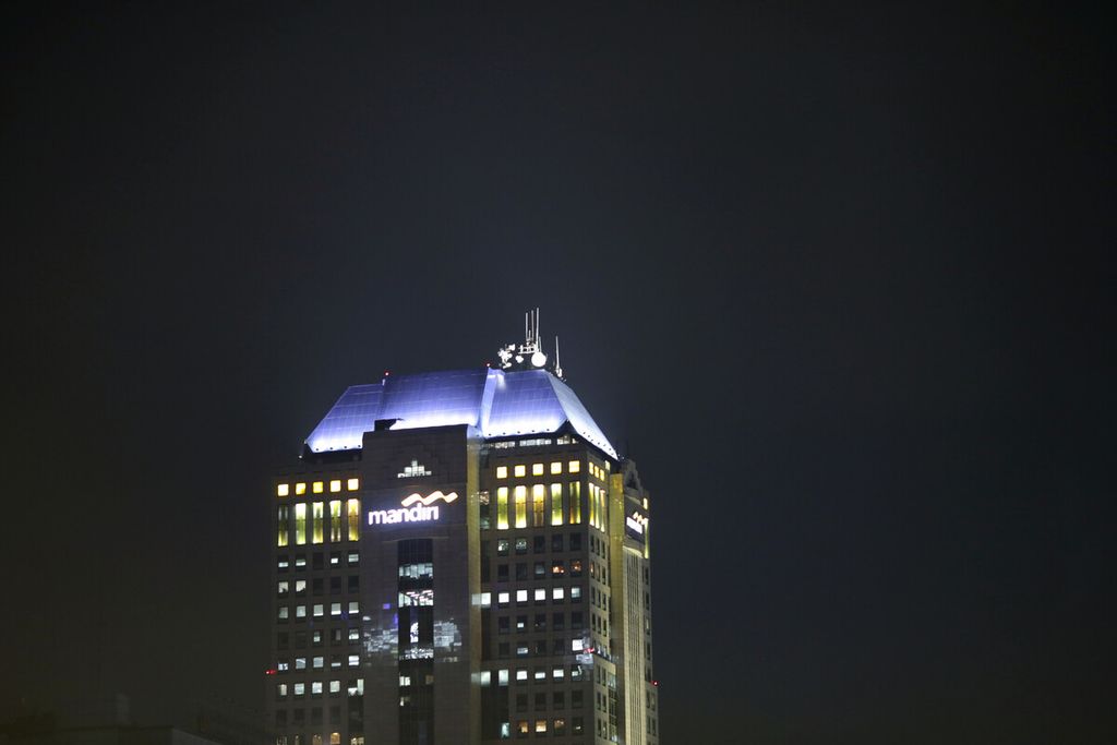 Plaza Mandiri yang menjadi Gedung Pusat Bank Mandiri di Jakarta.