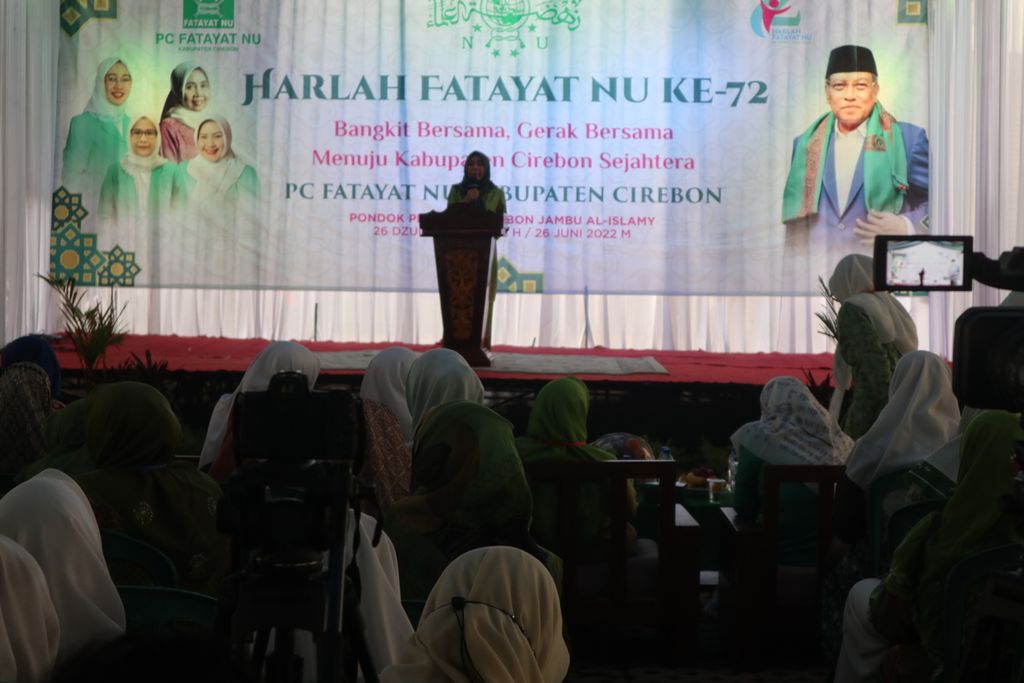 Suasana peringatan Hari Lahir Ke-72 Fatayat NU di Pondok Pesantren Kebon Jambu, Kabupaten Cirebon, Jawa Barat, Minggu (26/6/2022).
