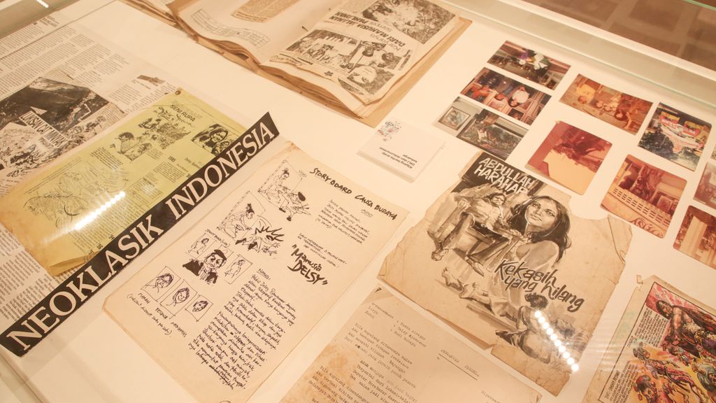 The neoclassical collection of Indonesia created by prominent Indonesian film and art figure, Delsy Sjamsumar, was exhibited in a visual art showcase titled Crossroads: Delsy in Film and Art at the Cipta 1 Gallery, Trisno Soemardjo Building, Taman Ismail Marzuki, Cikini, Central Jakarta, on Friday (23/6/2023).