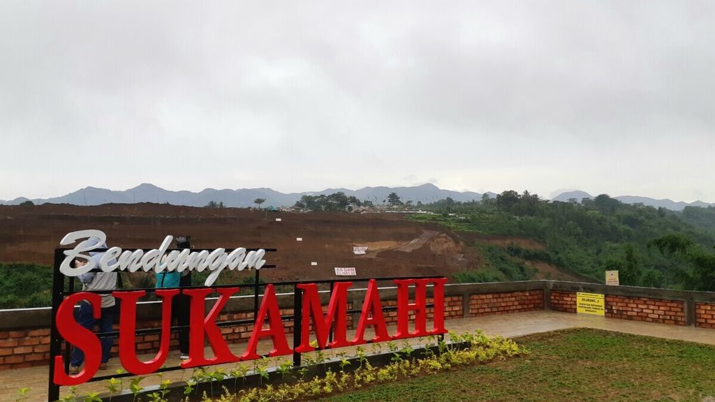 Suasana proyek Pembangunan Bendungan Sukamahi, Bogor, Jawa Barat, Rabu (26/12/2018).