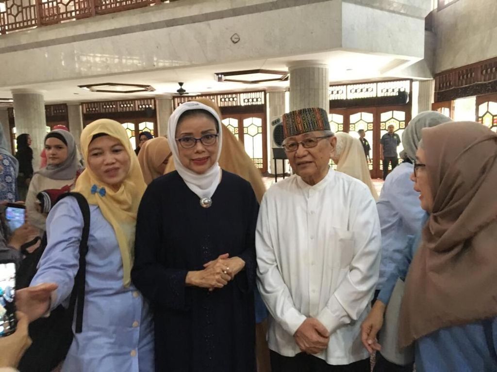 Ibunda Sandiaga, Mien Rachman Uno dan ayah Sandiaga, Razif Halik Uno (17/3/2019)
