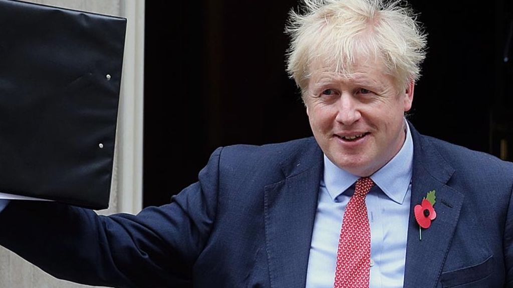 Perdana Menteri Inggris Boris Johnson meninggalkan 10 Downing Street, London, Inggris, Selasa (29/10/2019). Johnson mengupayakan kembali percepatan pemilu setelah sempat ditolak Parlemen Inggris. Kubu oposisi, Partai Buruh, kini mendukung pelaksanaan pemilu yang dipercepat.