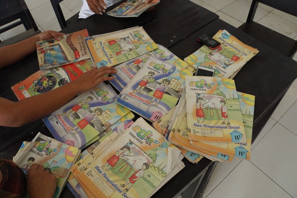 Karena ketebatasan buku, SDN Pandu Cerdas masih menggunakan buku lembar kerja siswa Kurikulum Tingkat Satuan Pendidikan (KTSP) untuk bahan ajar. Kurikulum yang berlaku saat ini adalah Kurikulum 2013.