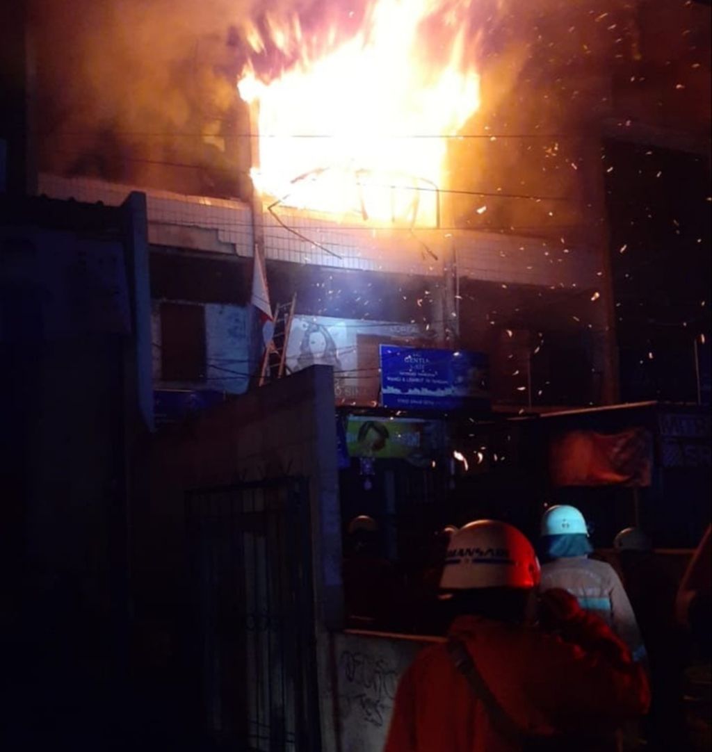Ilustrasi. Kebakaran tiga ruko di Jalan Bangun Nusa Raya, Cengkareng Timur, Kecamatan Cengkareng, Jakarta Barat, Kamis (27/1/2022) malam.