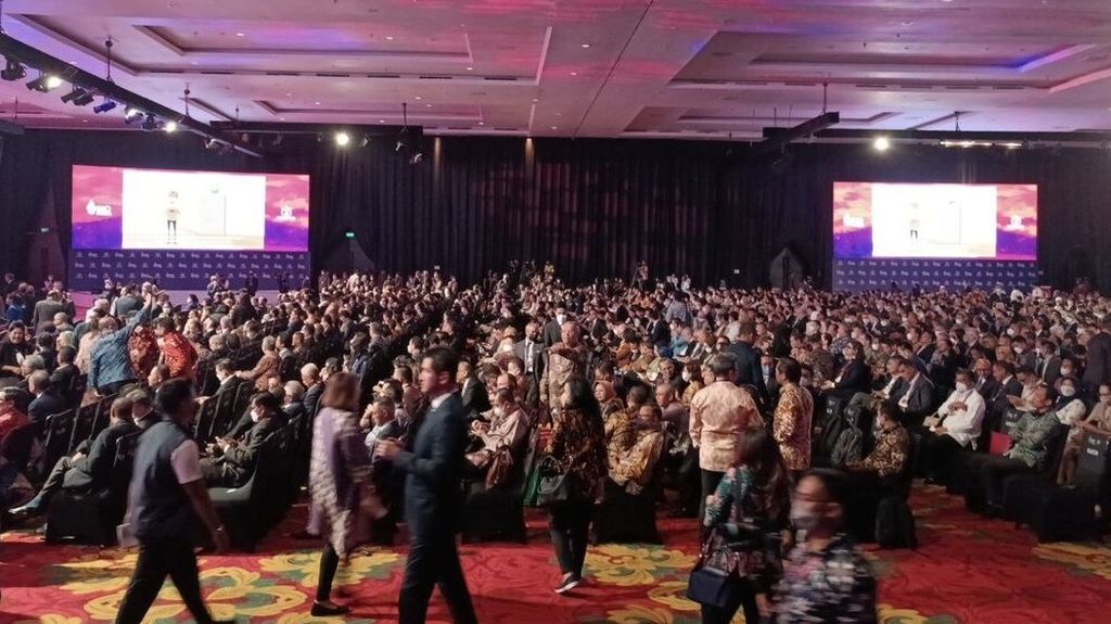 Thousands of invited guests attended the opening of the B20 Summit in Nusa Dua Bali, on Sunday (13/11/2022).
