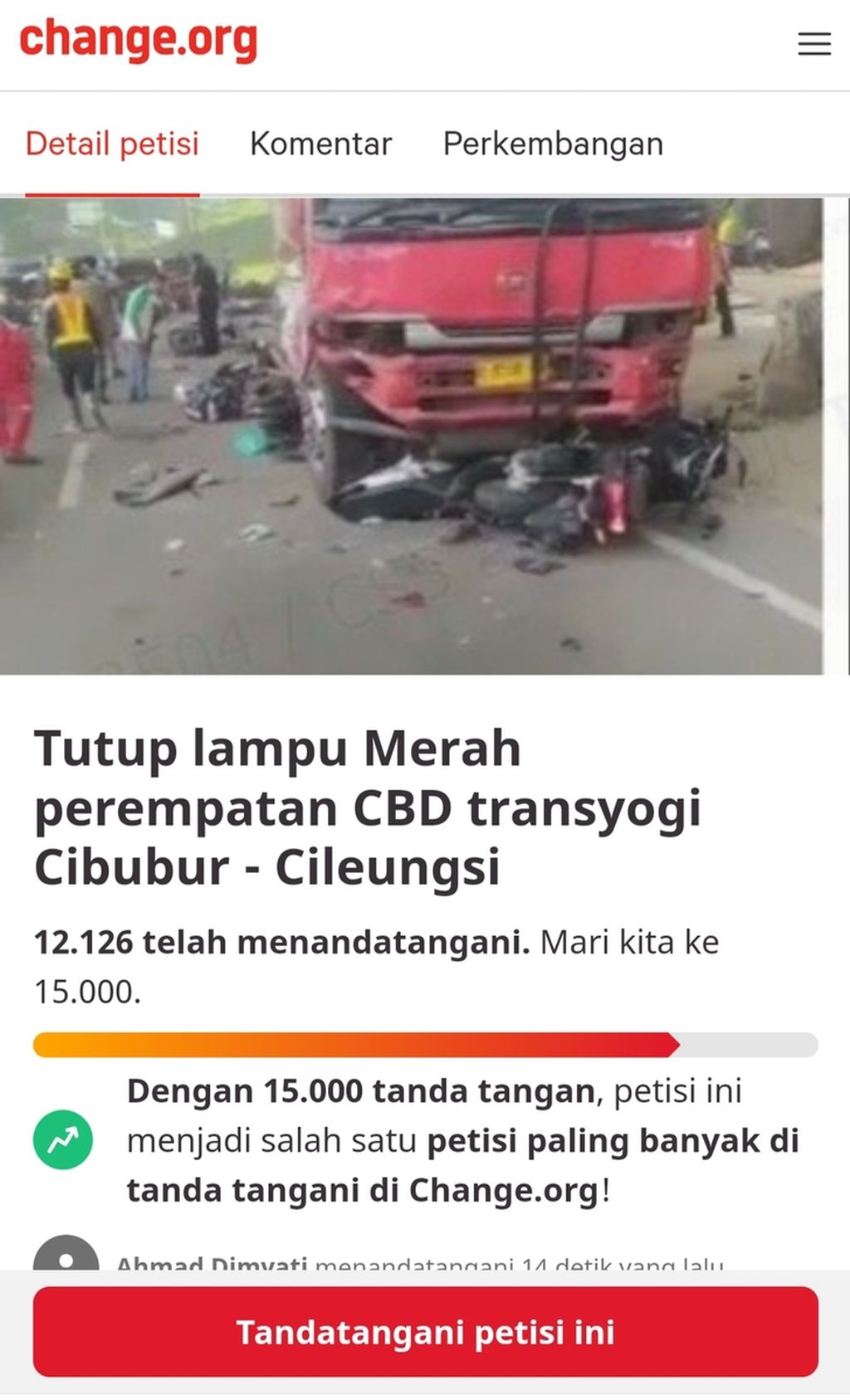 Warga membuat petisi terkait proyek CBD Transyogi di Bekasi, Jawa Barat, yang mengakibatkan kecelakan beruntun hari ini, Senin (187/2022).