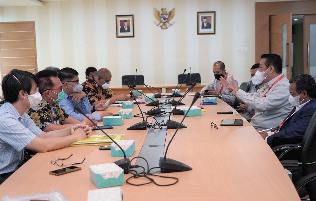 Perwakilan anggota Koperasi Simpan Pinjam Indosurya mendatangi Satgas Penanganan Koperasi Bermasalah bentukan Kementerian Koperasi dan UKM di Kantor Kementerian Koperasi dan UKM di Jakarta, Jumat (4/2/2022). 
