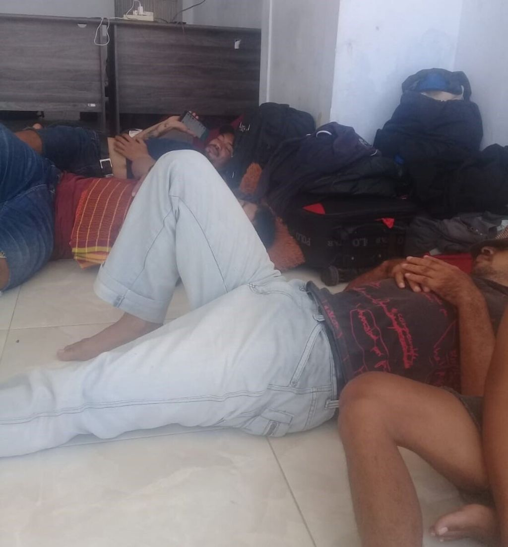 Para calon TKI ilegal ditampung di salah satu tempat penampungan di Kupang, Rabu (29/4/2020), kemudian digerebek Satgas Pencegahan dan Penanganan PMI ilegal NTT dan dipulangkan ke daerah asal.