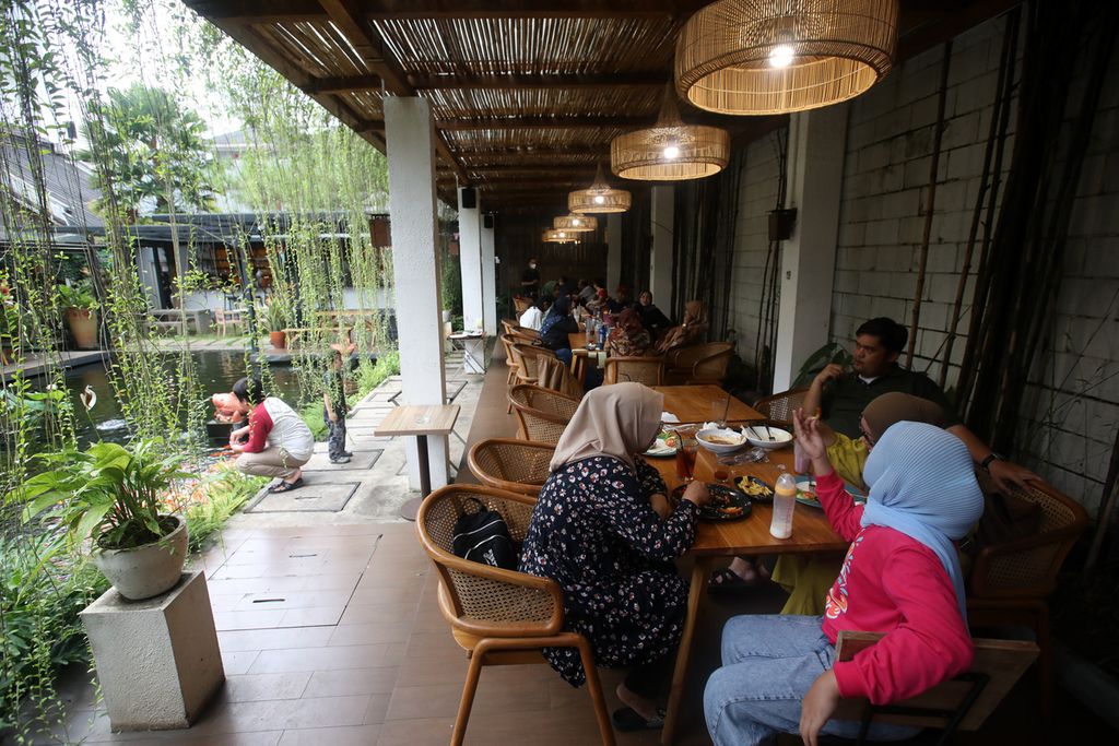 Suasana Restoran Nyonya Rumah, Bandung, Minggu (22/5/2022). 