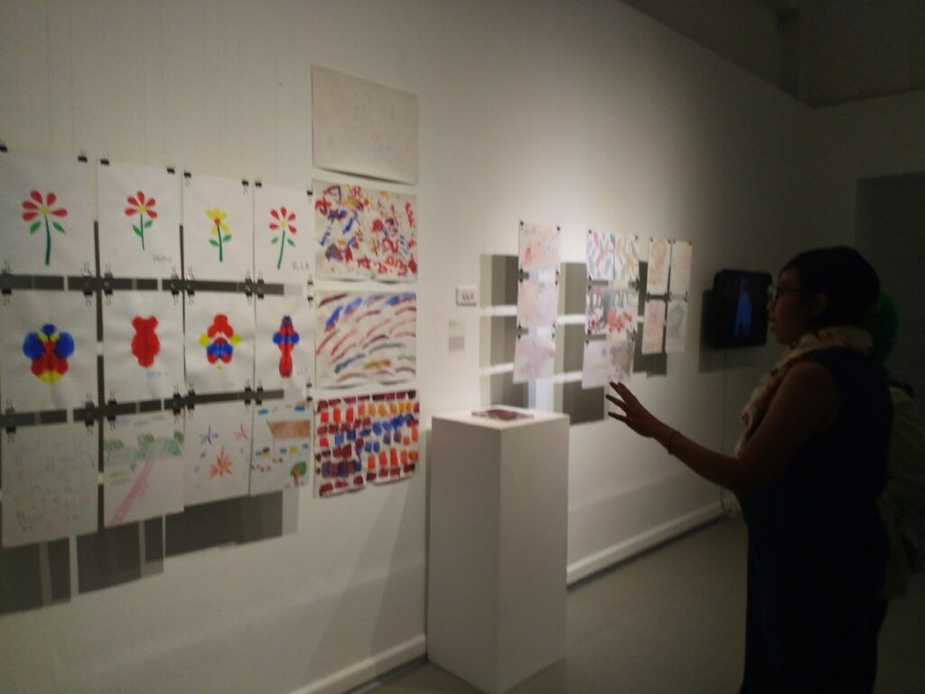 Mira dengan instalasinya “Rekam Jejak Seorang Demensia” yang digelar di Galeri Nasional Indonesia 8-19 Agustus 2018.