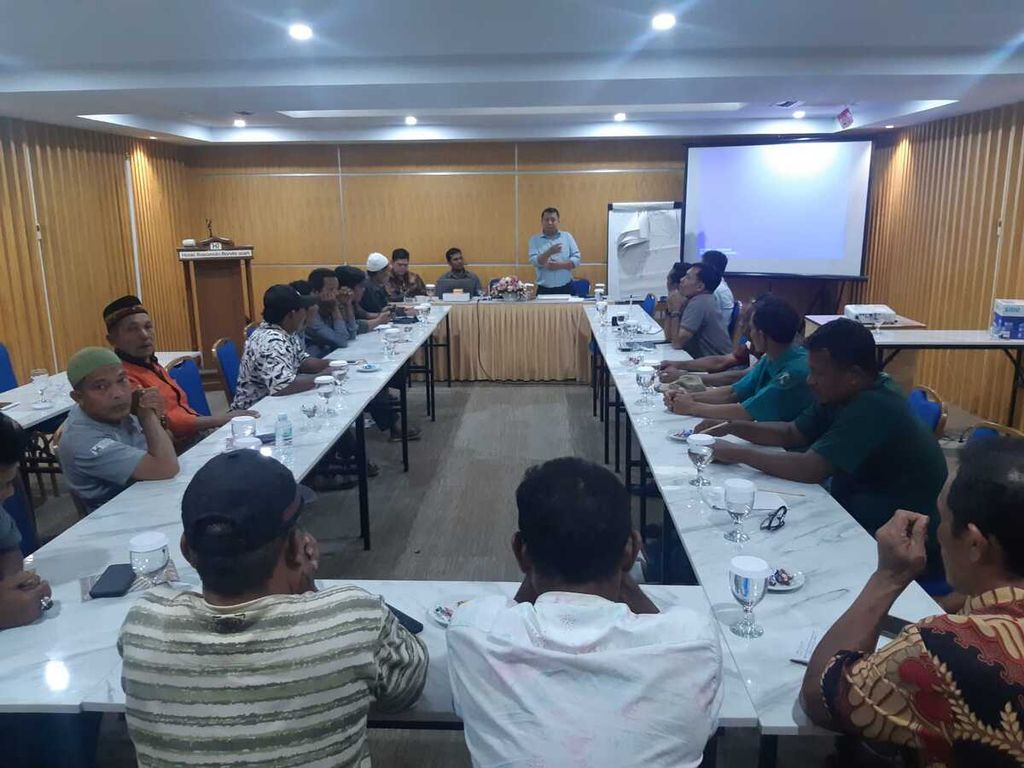 Para pawang satwa liar berkumpul memberikan mitigasi konflik satwa lindung, Banda Aceh, Aceh, Jumat-Sabtu (29-30/7/2022). Pertemuan itu difasilitasi oleh Yayasan Hutan Alam Lingkungan Aceh (HAkA). Ini baru pertama kali para pawang satwa liar di Aceh bertemu. 