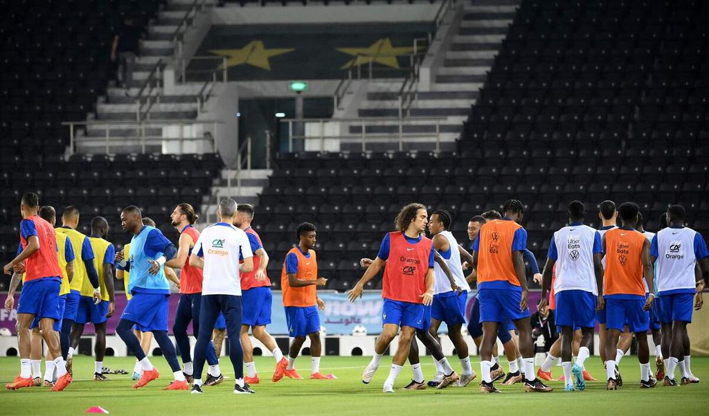 Para pemain timnas Perancis mengikuti sesi latihan Piala Dunia Qatar 2022 di Stadion Jassim bin Hamad, Doha, Qatar, Minggu (20/11/2022) lalu. 