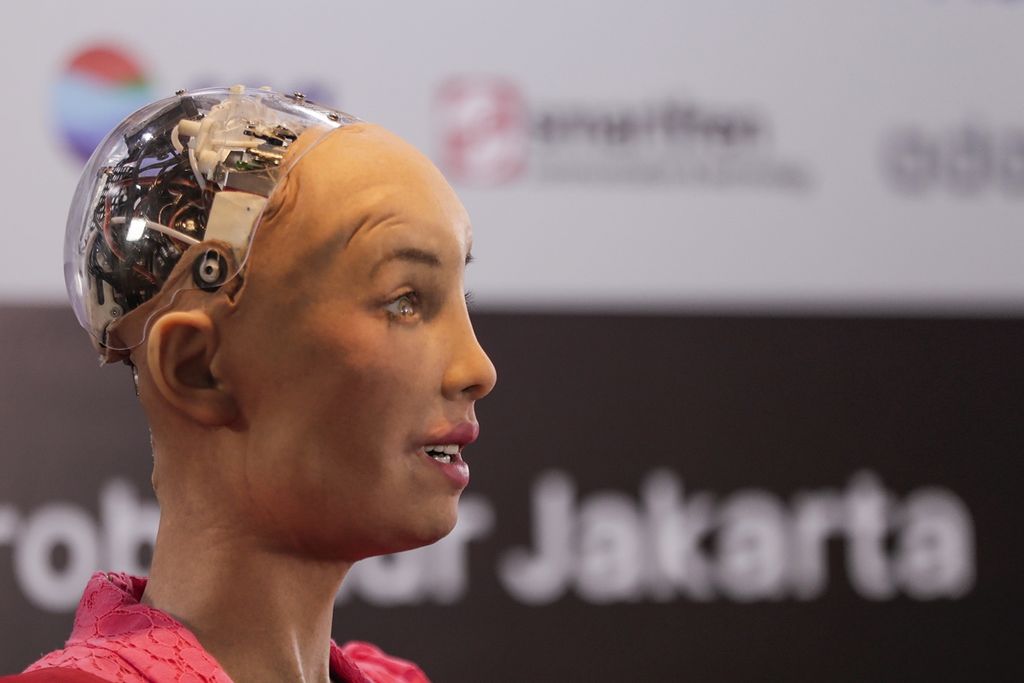 Sophia, robot yang didukung dengan teknologi kecerdasan buatan (AI) yang diaktifkan pada 2016 dan diciptakan oleh perusahaan Hanson Robotics yang berbasis di Hong Kong, saat melakukan wawancara khusus dengan media pada CSIS Global DIalogue 2019 di Jakarta, Senin (16/9/2019).