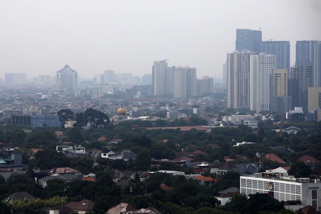 Deretan gedung bertingkat di Jakarta, Selasa (20/9/2022). Pemerintah Provinsi DKI Jakarta melakukan sosialisasi Peraturan Gubernur Nomor 31 Tahun 2022 tentang Rencana Detail Tata Ruang (RDTR) Wilayah Perencanaan Provinsi DKI Jakarta pada Rabu (21/9/2022).