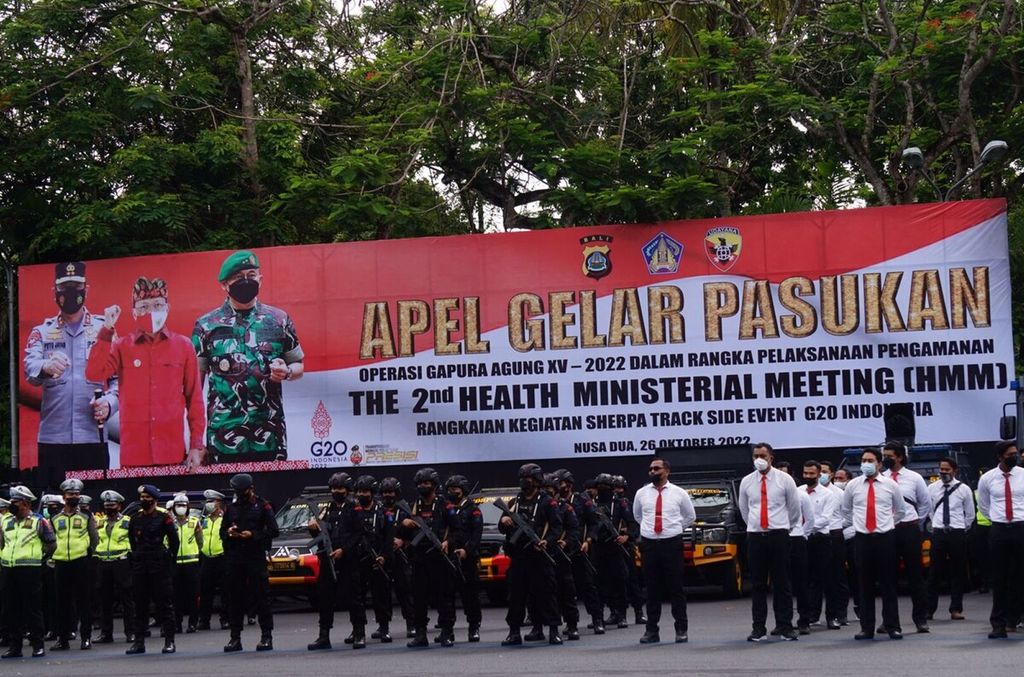 Dokumentasi Polda Bali menampilkan suasana pelaksanaan apel gelar pasukan dalam rangka Operasi Gapura Agung untuk pengamanan kegiatan pertemuan tingkat menteri kesehatan dalam rangkaian kegiatan KTT G-20 di Nusa Dua, Badung, Rabu (26/10/2022).